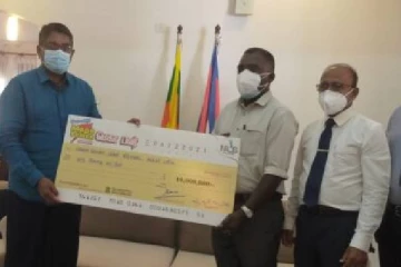 யாழில் ஒரு கோடி ரூபாய் பெற்ற  அதிஸ்டசாலிகள்!