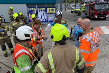இங்கிலாந்தில் பல்பொருள் அங்காடி ஒன்றில் மர்ம வாயுவால் நிலைகுலைந்த மக்கள்