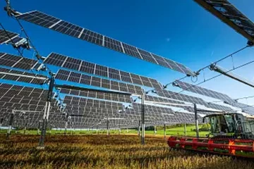 ஒரே நேரத்தில் உணவும் மின்சாரமும் தயாரிக்கும் பிரான்ஸ் நாட்டு விவசாயிகள்