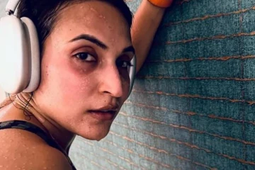 இது தேவையா? ஐஸ்வர்யா ரஜினிகாந்த்தை திட்டி தீர்க்கும் ரசிகர்கள்