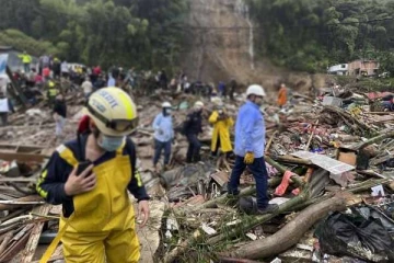 கொலம்பியா மண்சரிவில் சிக்கி 14 பேர் உயிரிழப்பு