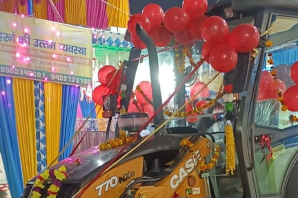 மருமகனுக்கு புல்டோசரை திருமண பரிசாக கொடுத்த தந்தை : உத்தர பிரதேசத்தில் நூதனம் | Bulldozer As Wedding Gift To Daughter மருமகனுக்கு புல்டோசரை திருமண பரிசாக கொடுத்த தந்தை : உத்தர பிரதேசத்தில் நூதனம் | Bulldozer As Wedding Gift To Daughter