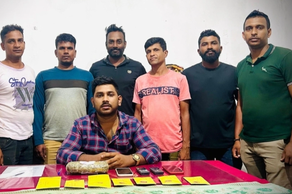 யாழ்ப்பாணம் வல்வெட்டிதுறையில் ஐவர் அதிரடியாக கைது | Five Arrested In Valvettithurai Jaffna யாழ்ப்பாணம் வல்வெட்டிதுறையில் ஐவர் அதிரடியாக கைது | Five Arrested In Valvettithurai Jaffna