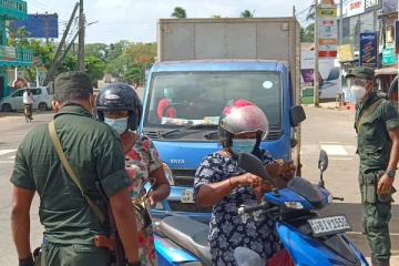 வவுனியாவில் மக்கள் நடமாட்டம் அதிகரிப்பு களமிறங்கிய இராணுவத்தினர்