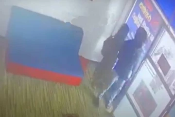 கம்பஹாவில் பெரும் கொள்ளை சம்பவம்: சிசிரிவில் சிக்கிய பரபரப்பு காட்சி!