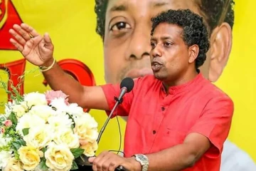 "மலையக பிரதிநிதிகள் அரசாங்கத்தின் செயற்பாடுகளை எதிர்ப்பதாக பாசாங்கு காட்டி வருகின்றனர்" - வேலுகுமார்