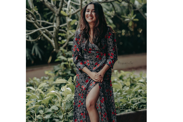 இப்போதே இவ்வளவு கிளாமரா? நடிகை அனிகா இப்படி மாறிட்டாரே | Anikha Surendran Glamour Photoshoot