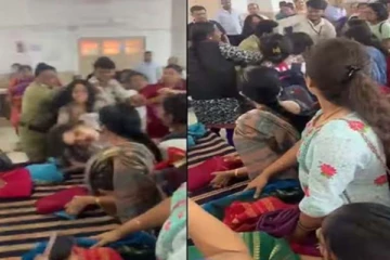 புடவைக்காக அரங்கேறிய சண்டை! முடியை பிடித்து நடந்த கொடுமை