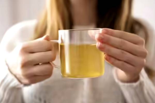 இந்த தண்ணீர் ஒரு கப் குடிங்க.. தொண்டை கரகரப்பு நீங்கும் | Home Remedy For Throat Hoarseness In Tamil