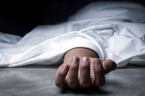 வரிசையில் காத்திருந்தவர் கீழே வீழ்ந்து திடீர் மரணம்! | The Person Waiting Queue Fell Died Suddenly
