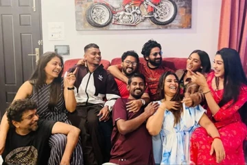 இரண்டாக பிரிந்த பிக்பாஸ் குடும்பம்: மகேஸ்வரி வெளியிட்ட புகைப்படத்தால் வெளியான உண்மை!