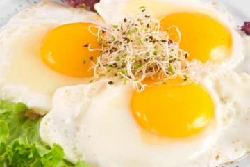 முட்டை, இறால் இவற்றை சாப்பிட்டால் கொலஸ்ட்ரால் பிரச்சினை ஏற்படுமா?