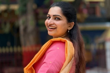அழகே அழகு சீரியல் நடிகை நக்ஷத்ராவின் அழகிய போட்டோஷூட்