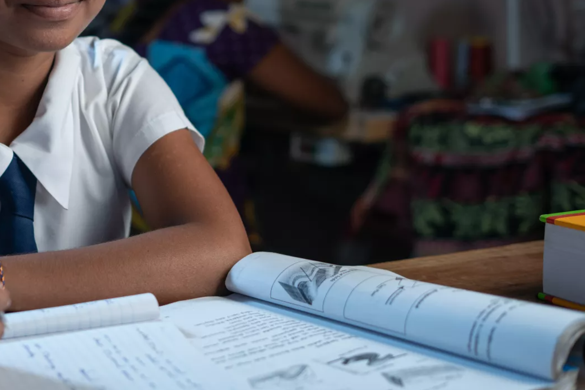 மேலதிக வகுப்பெடுத்த இரு ஆசிரியர்களுக்கு கடும் எச்சரிக்கை! | Two Teachers Who Conducted Extra Classes Waring