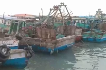 இலங்கை அரசை கண்டித்து ராமேஸ்வரம் மீனவர்கள் போராட்டம் (PHOTOS)