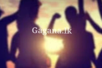 ෆේස්බුක් එකෙන් එකතු වෙලා ජයටම කරගෙන ගිය ෆේස්බුක් සාදය - කෙසෙල් කොල වලින් හෝටලයත් වහලා..