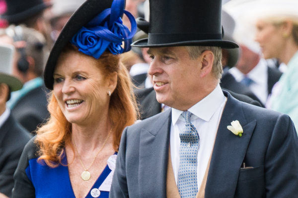 ஆண்ட்ரூ மனைவியின் பிரித்தானிய வாழ்க்கை முடிந்தது... புதிய தகவல் | Sarah Ferguson To Flee From Uk ஆண்ட்ரூ மனைவியின் பிரித்தானிய வாழ்க்கை முடிந்தது... புதிய தகவல் | Sarah Ferguson To Flee From Uk