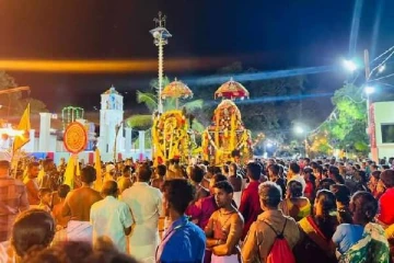 மண்டூர் முருகன் ஆலய மகோற்சவத்தை முன்னிட்டு பெரும் திரளான பக்தர்கள் பாத யாத்திரை (படங்கள்)
