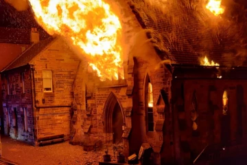 பிரித்தானியாவில் 160 ஆண்டு பழமையான தேவாலயத்தில் அசம்பாவிதம்! மொத்தமாக தீக்கிரையான சோகம்