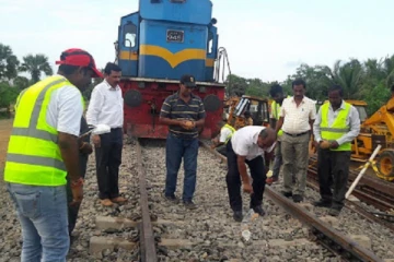 யாழில் விசமிகளின் செயற்பாடு- புகையிரதம் தடம் புரளும் அபாயம்!