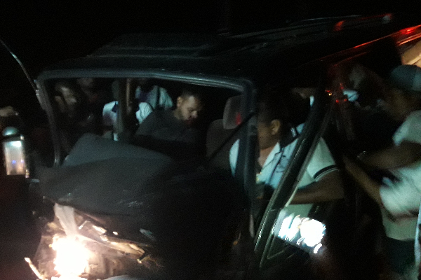 விபத்தில் ஒரே குடும்பத்தைச் சேர்ந்த நால்வர் படுகாயம் ( படங்கள்) - ஐபிசி தமிழ்