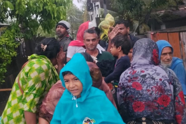 நீர்கொழும்பில் பல இடங்களில் வீடுகளுக்குள் புகுந்த வெள்ளம்; மக்கள் அவதி | Floods Enter Homes In Several Places In Negombo