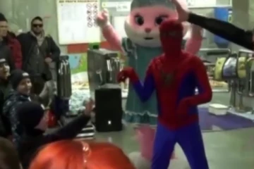 சிறார்களை குதூகலப்படுத்திய சூப்பர் ஹீரோஸ் !!