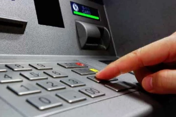 ஏ.டி.எம் இயந்திரங்களில் பண மோசடி செய்த கும்பல்! பொலிஸாரால் மடக்கிப்பிடிப்பு