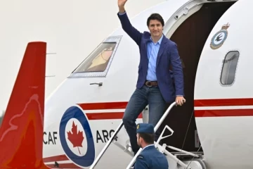 வெளிநாடு சென்ற கனடா பிரதமரின் விமானத்தில் மீண்டும் கோளாறு