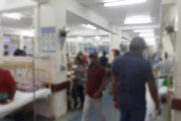 පොලිස් ආරක්ෂාව යටතේ සිටි අයෙක් රෝහලෙන් පැනයයි..