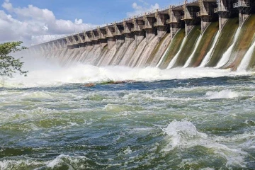 රාජාංගනය වාන් දොරටු 8ක් විවෘතයි - කලාඔයට තත්පරයට ඝන අඩි 7,800ක ජල කඳක්