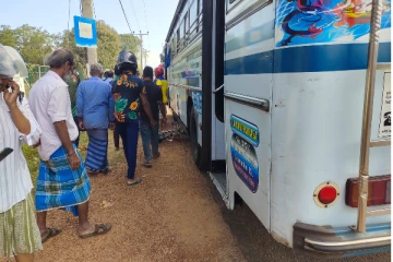 துவிச்சக்கர வண்டியை மோதித்தள்ளிய பேருந்து - 3 பிள்ளைகளின் தந்தை உயிரிழப்பு..!