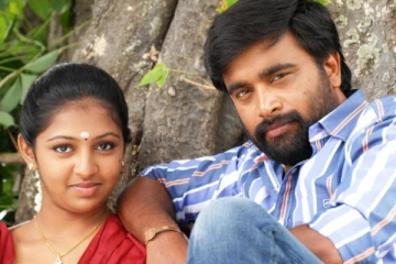 நடிகையுடன் லிப் லாக் காட்சி.. நடிகர் சசிகுமார் செய்த விஷயம்