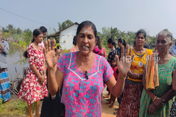 கிளிநொச்சியில் கிராமசேவையாளருக்கு எதிராக வீதிக்கு இறங்கிய மக்கள் | People Protest Against Grama Sevak In Kilinochchi