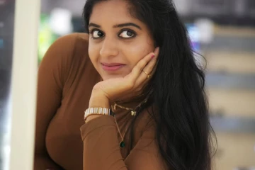 தனம் சீரியல் நடிகை சத்யா தேவராஜன் ட்ரெண்டி போட்டோஷூட்