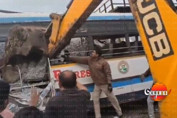 ඉන්දියාවේ බස් අනතුරකින් 20ක් මරුට [UPDATE]