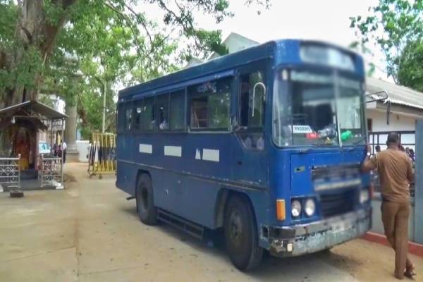 ஏறாவூர் வன்முறை சம்பவம்: பிரதான சந்தேகநபருக்கு நீதிமன்றம் பிறப்பித்த உத்தரவு (Photos) | Main Suspect Ebravur Violence Being Interrogated