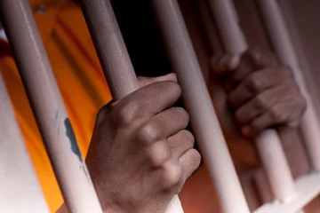 வெளிநாட்டு சிகரெட்டுகளுடன் ஒருவர் கைது