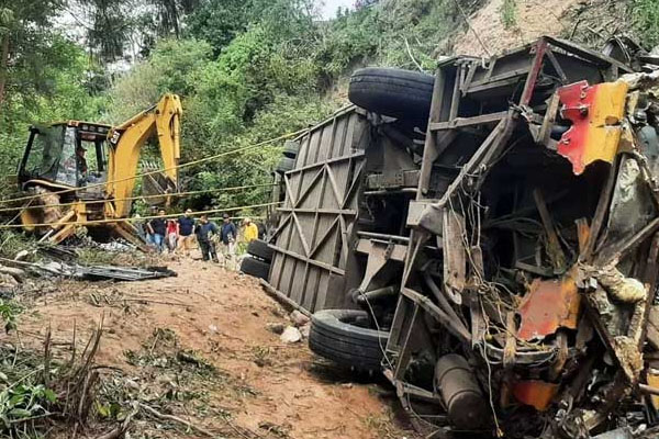 பள்ளத்தாக்கில் கவிழ்ந்து பேருந்து விபத்து; 27 பேர் உயிரிழப்பு | Bus Overturned Ravine 27 People Lost Their Lives