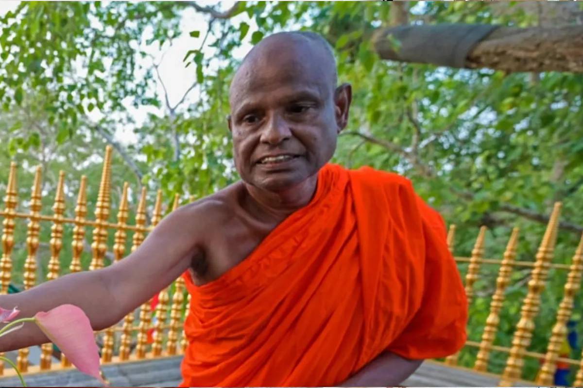 தேரருக்கு ஆதரவாக கூடியிருந்த 20 சட்டத்தரணிகள் - நிர்கதியாய் நின்ற சிறுமி! | Sri Lankan Monk Arrested Child Case தேரருக்கு ஆதரவாக கூடியிருந்த 20 சட்டத்தரணிகள் - நிர்கதியாய் நின்ற சிறுமி! | Sri Lankan Monk Arrested Child Case