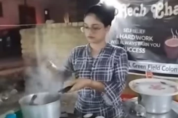 டீ கடையில் வேலை செய்யும் பொறியியல் மாணவி! ஒரு டீ எவ்வளவு தெரியுமா?