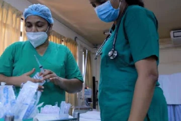 யாழில் மனைவியின் கண் முன்னே நஞ்சருந்திய கணவன்;  நேர்ந்த சோகம்!