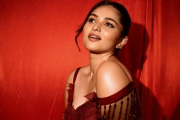 கயாடு லோகர் ரெட் ஹாட் போட்டோஷூட்