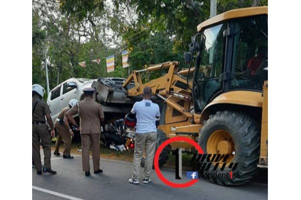 ට්රැෆික් OIC රිය අනතුරක(PHOTOS) | Ampara Traffic Oic Accident ට්රැෆික් OIC රිය අනතුරක(PHOTOS) | Ampara Traffic Oic Accident
