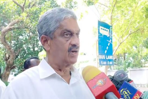 போராட்ட இடத்திற்கு பிரசன்னமாகியுள்ள  முன்னாள் இராணுவ தளபதி | Ex Army Commandersri Protest Sri Lanka