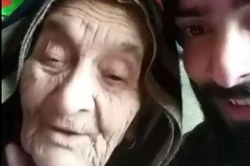 ஆங்கிலத்தில் பிச்சி உதறிய 80 வயது பாட்டி! வயது என்பது வெறும் எண் மட்டுமே...மீண்டும் பார்க்க தூண்டும் காட்சி