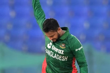 பந்துவீச்சில் உலகசாதனை படைத்த கேப்டன்! தரவரிசைப் பட்டியலில் முதலிடம்