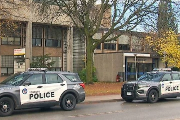 ரொறன்ரோவில் மாணவியுடன் தகாத முறையில் நடந்து கொண்ட ஆசிரியர்