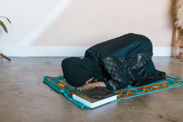 பொது இடங்களில் மதச்சடங்குகளைத் தவிர்க்க கடுமையான புதிய சட்டங்கள் | Quebec To Extend Religious Symbols Ban Outlaw