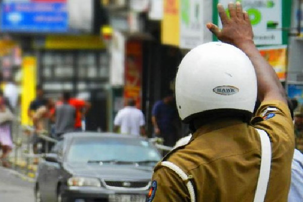 யாழில் மருத்துவரின் காரிலிருந்து கைப்பற்றப்பட்ட ஹெரோயின் | Heroin Seized From Doctor S Car In Jaffna யாழில் மருத்துவரின் காரிலிருந்து கைப்பற்றப்பட்ட ஹெரோயின் | Heroin Seized From Doctor S Car In Jaffna